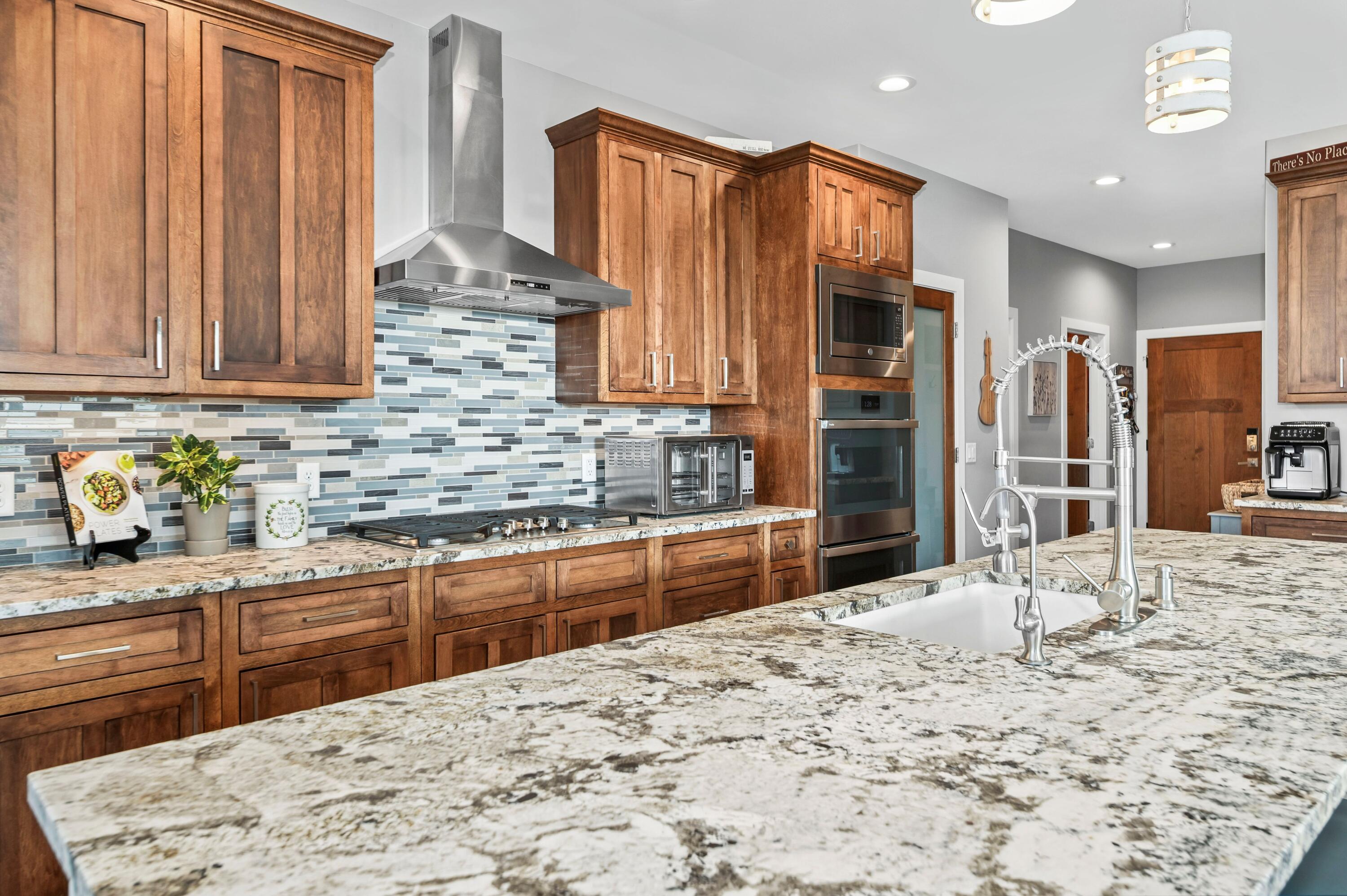 6714 Burma Road Waterford, WI 53185 - Photo 15 of 58 Custom Cabinets