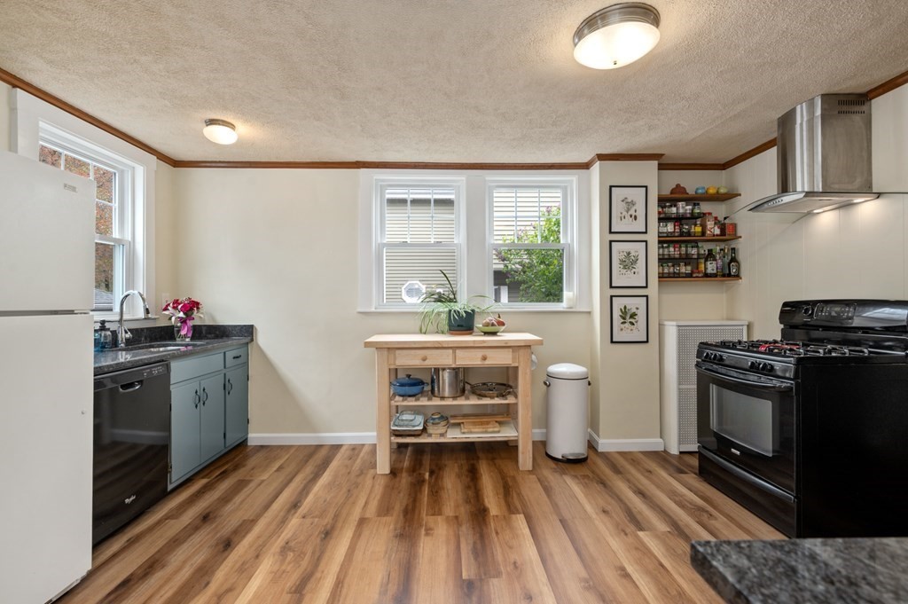 78 Mayall Road Waltham, MA 02453 - Photo 11 of 32 Gallery Image 11