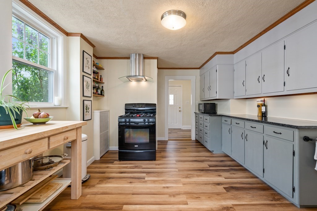 78 Mayall Road Waltham, MA 02453 - Photo 8 of 32 Gallery Image 8