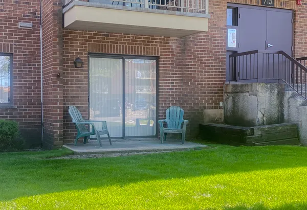 $1,695 | 715 West Central Road, Unit A8, Mount Prospect, IL 60056