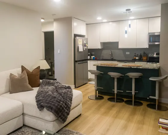 $1,695 | 715 West Central Road, Unit A8, Mount Prospect, IL 60056