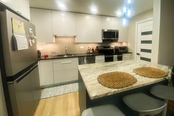 $1,695 | 715 West Central Road, Unit A8, Mount Prospect, IL 60056