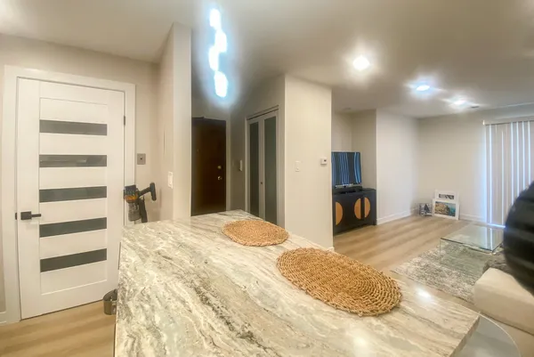 $1,695 | 715 West Central Road, Unit A8, Mount Prospect, IL 60056