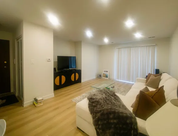 $1,695 | 715 West Central Road, Unit A8, Mount Prospect, IL 60056