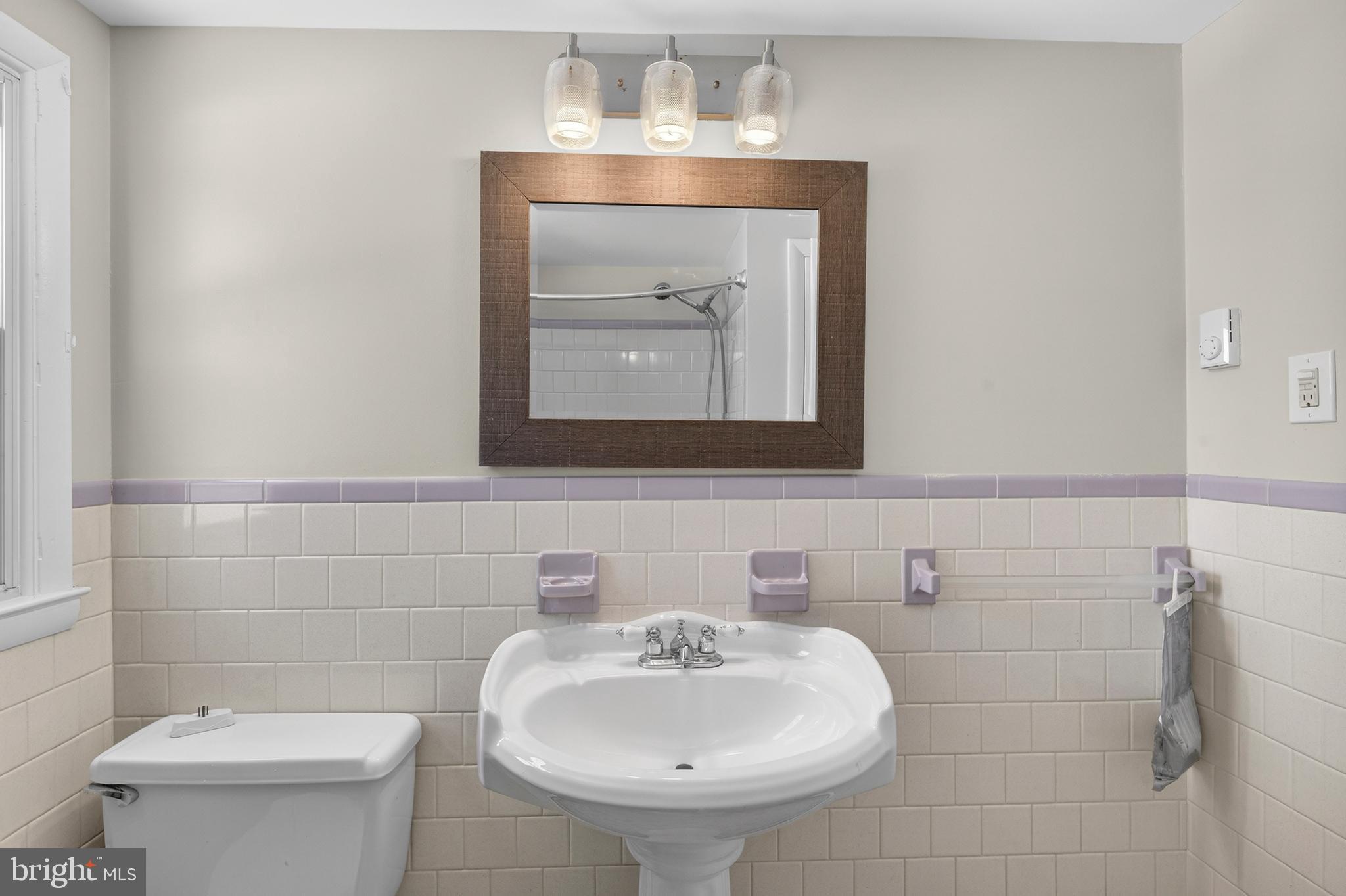 222 Chelsea Road Pasadena, MD 21122 - Photo 25 of 47 Full bathroom, upstairs