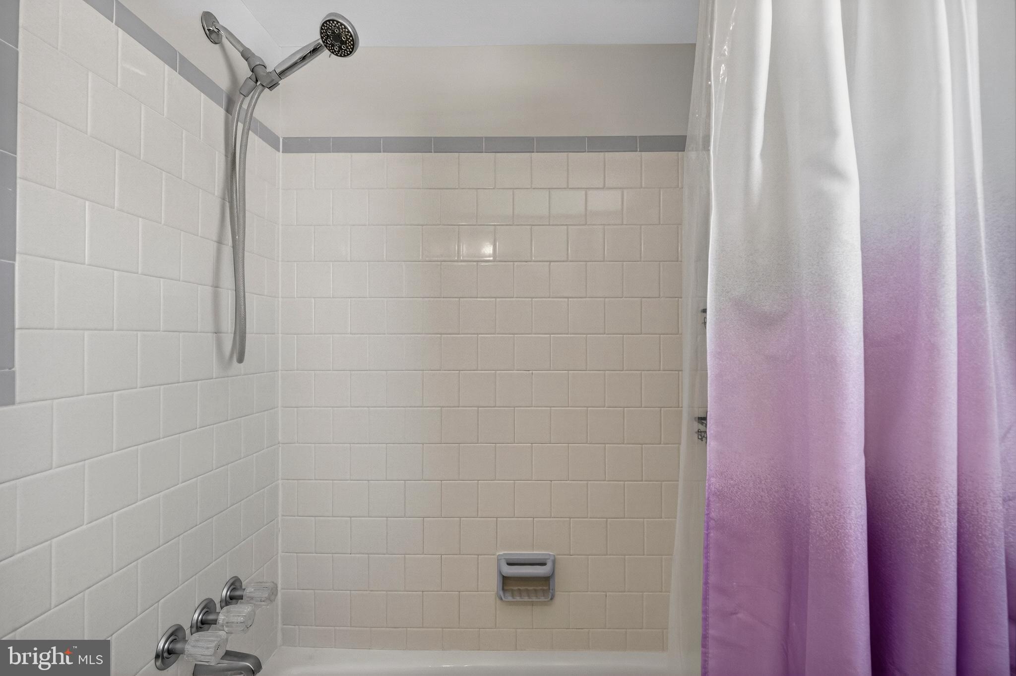 222 Chelsea Road Pasadena, MD 21122 - Photo 26 of 47 Full bathroom, upstairs