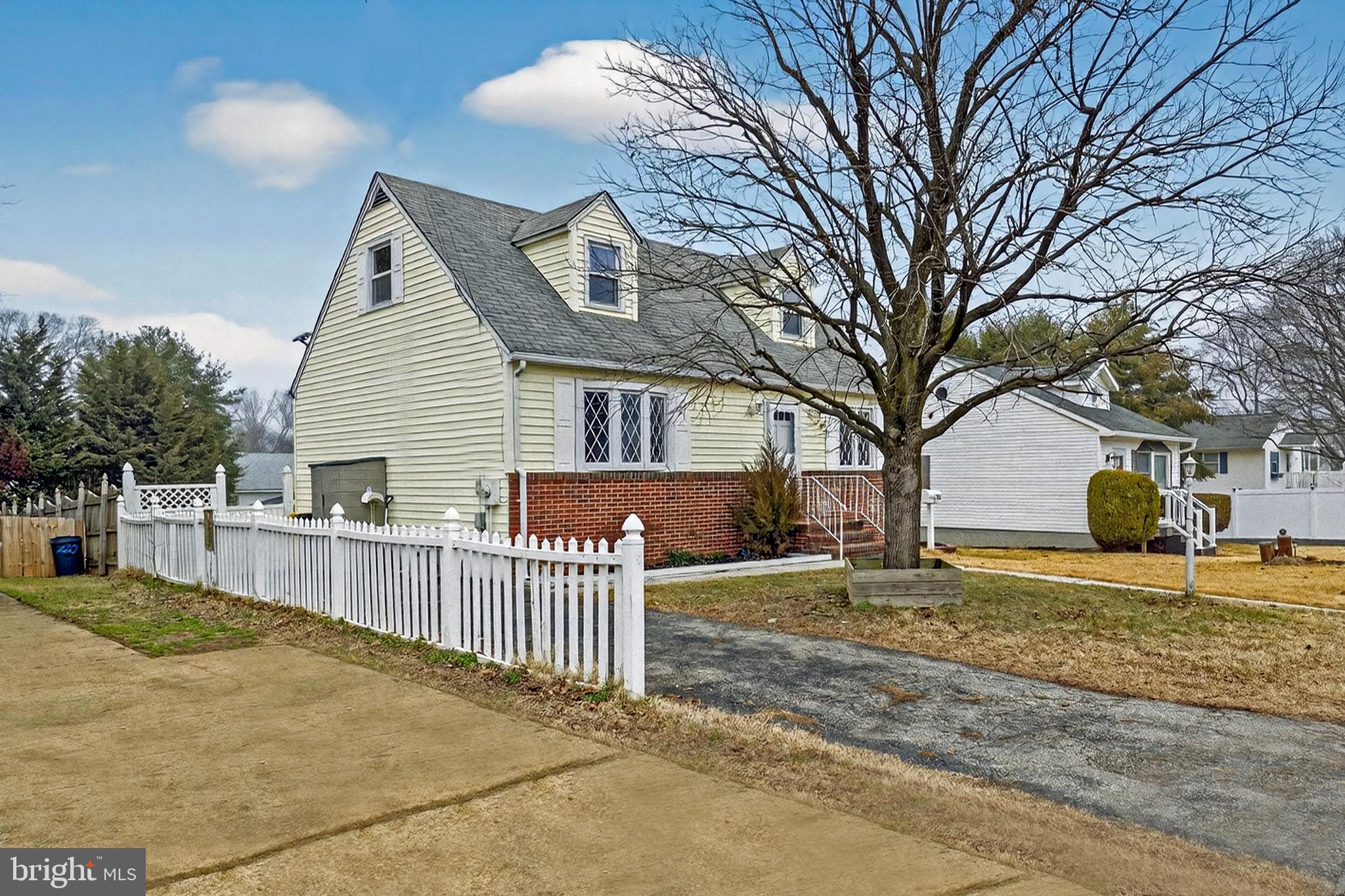 222 Chelsea Road Pasadena, MD 21122 - Photo 5 of 47 Front of home.