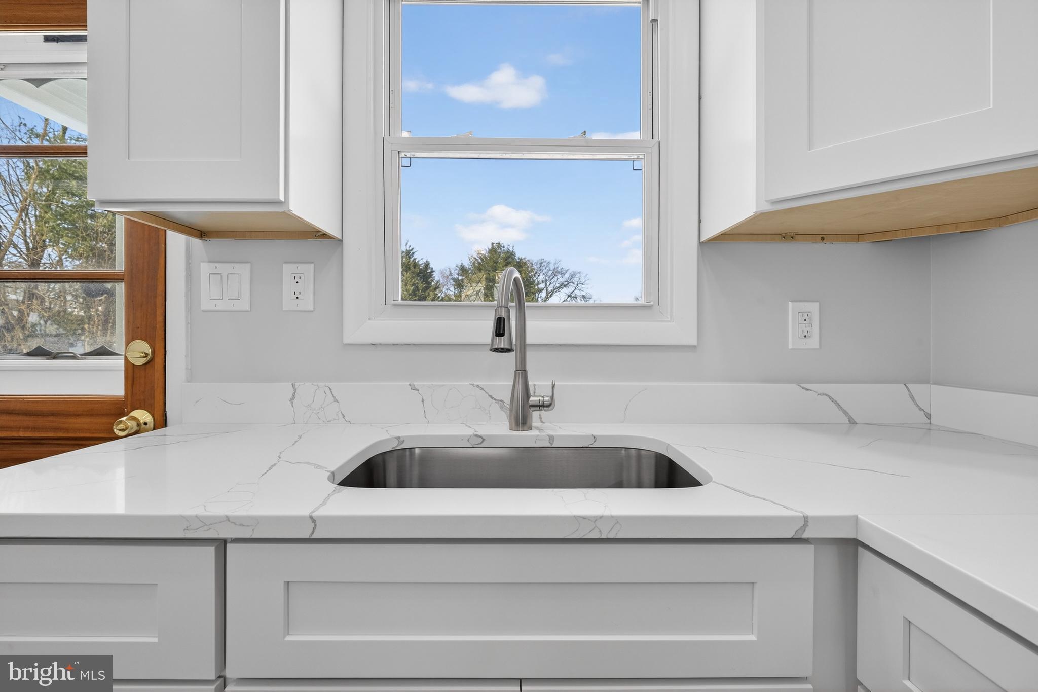 222 Chelsea Road Pasadena, MD 21122 - Photo 6 of 38 Quartz countertops. New windows. New oak floors.