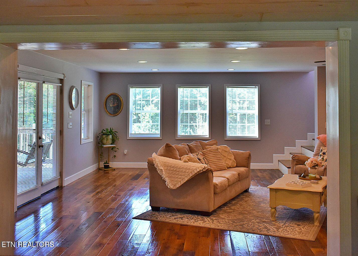 529 Hunley Road Speedwell, TN 37870 - Photo 15 of 26 hunleylving1
