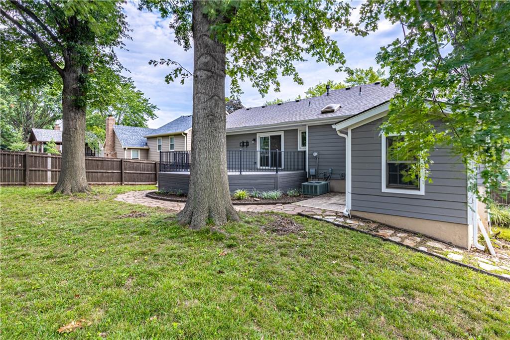 11030 Rene Street Lenexa, KS 66215 - Photo 35 of 39 Gallery Image 35
