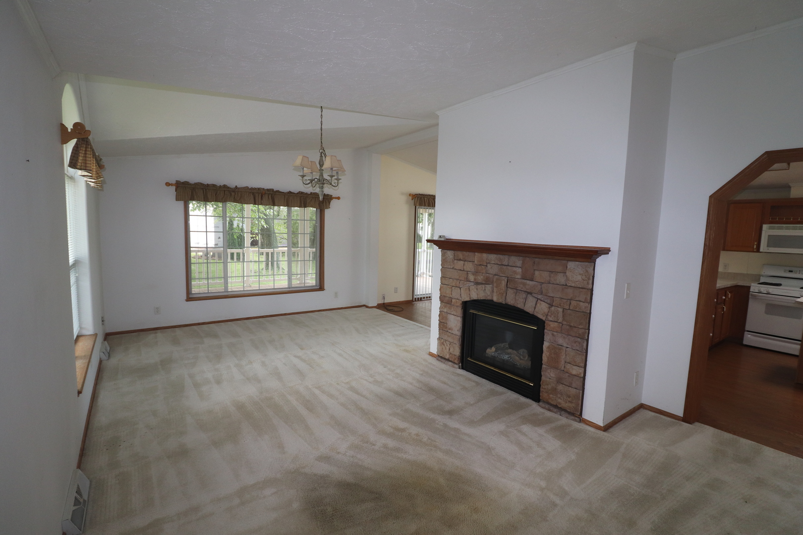281 Bayview Road Elgin, IL 60123 - Photo 2 of 25