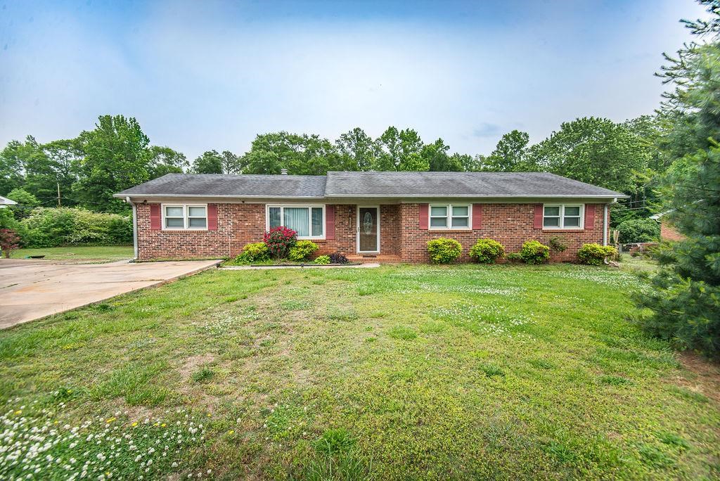 318 Rainbow Circle Inman, SC 29349 - Photo 2 of 36