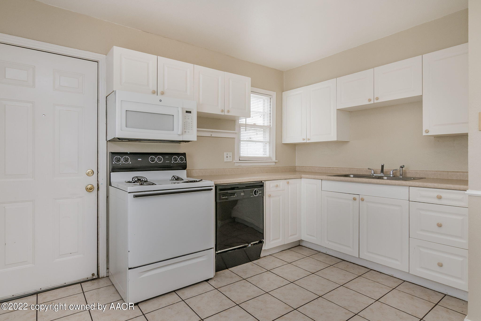 1408 Southwest 46th Avenue Amarillo, TX 79110 - Photo 4 of 13 Kitchen