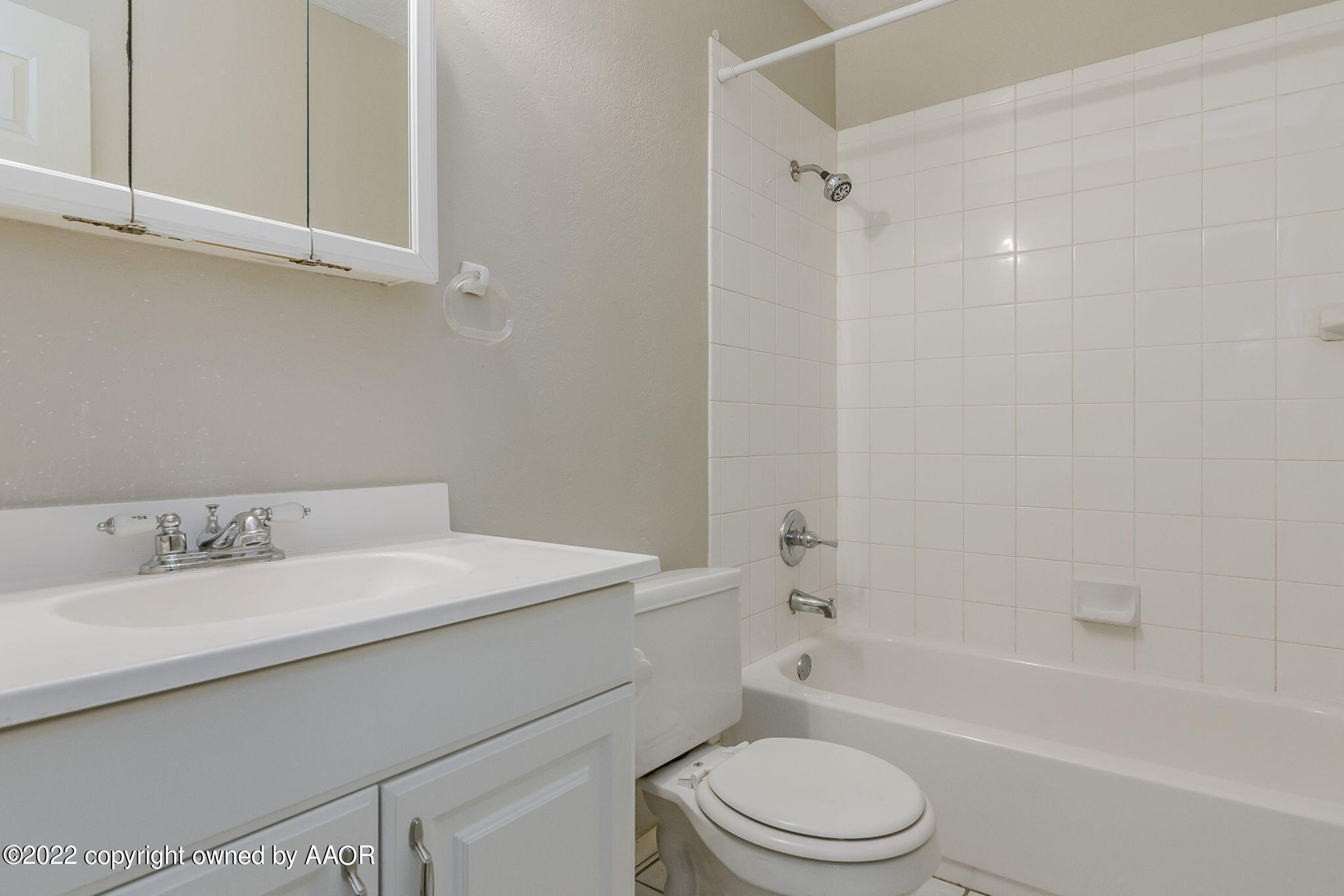 1408 Southwest 46th Avenue Amarillo, TX 79110 - Photo 8 of 13 Hall Bathroom