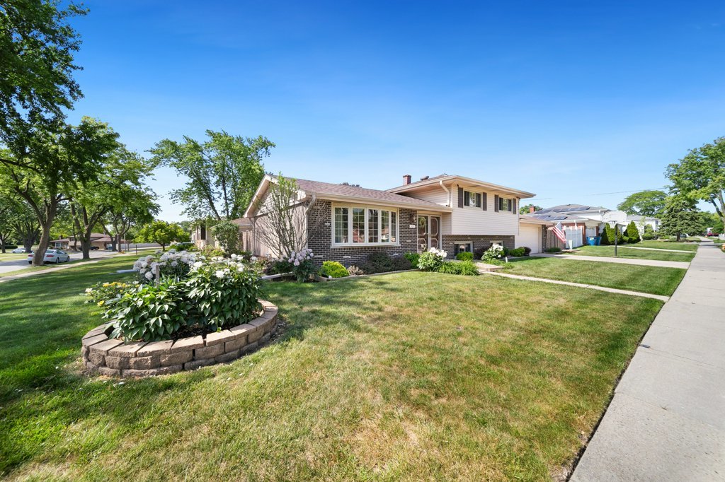 365 West Myrick Avenue Addison, IL 60101 - Photo 2 of 49 a view of a house with a big yard and potted plants