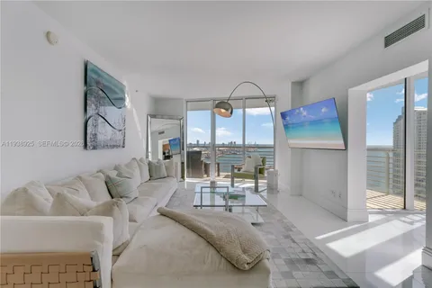 $1,189,000 | 325 South Biscayne Boulevard, Unit 3723, Miami, FL 33131