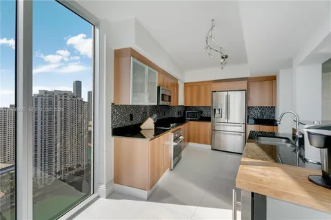 $1,189,000 | 325 South Biscayne Boulevard, Unit 3723, Miami, FL 33131