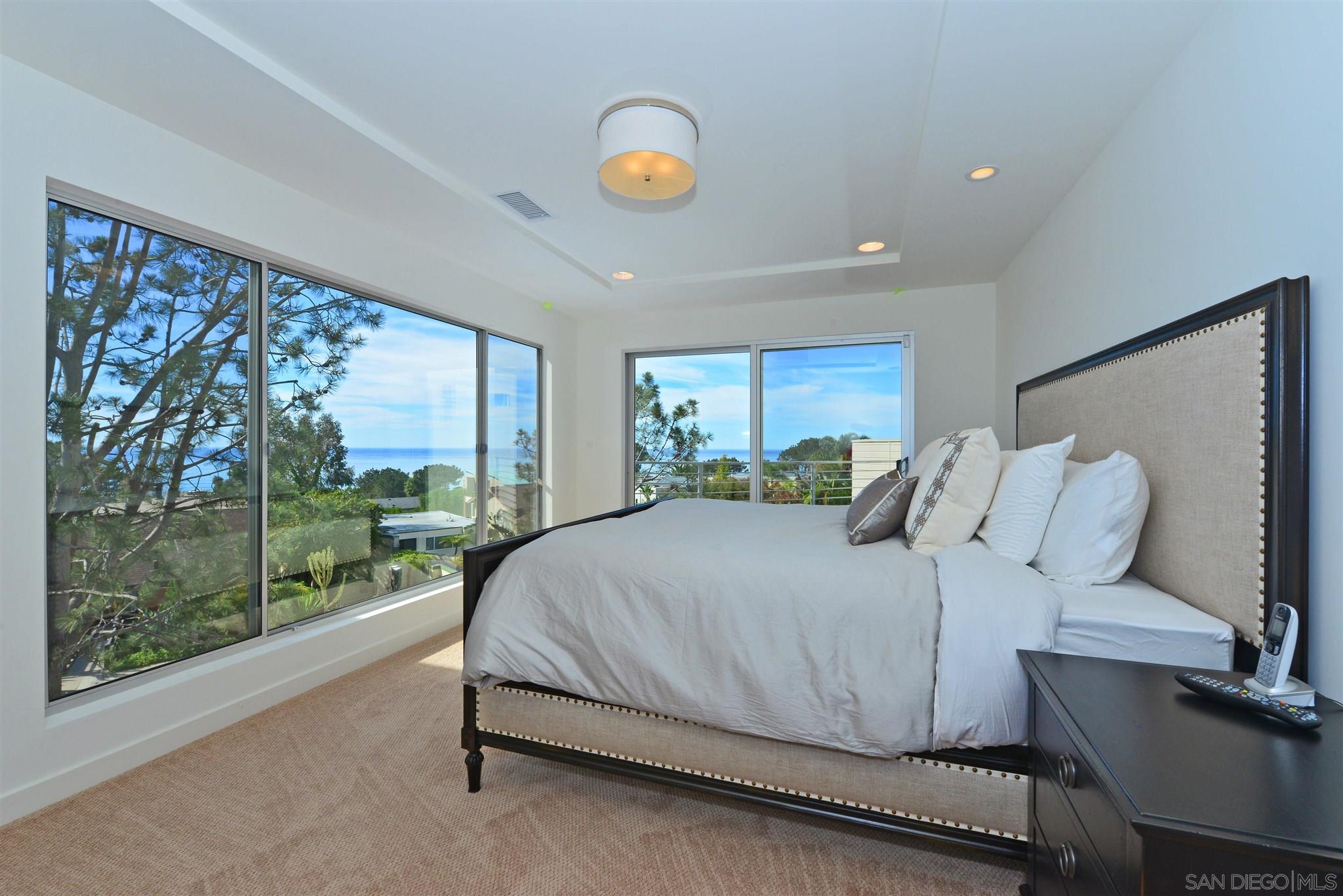 13721 Pine Needles Drive Del Mar, CA 92014 - Photo 19 of 32 a bed sitting in a spacious bedroom next to a window