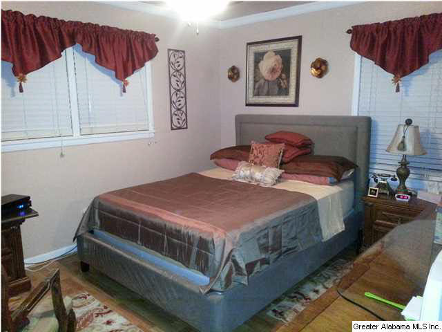 1014 Manor Circle Bessemer, AL 35020 - Photo 3 of 10