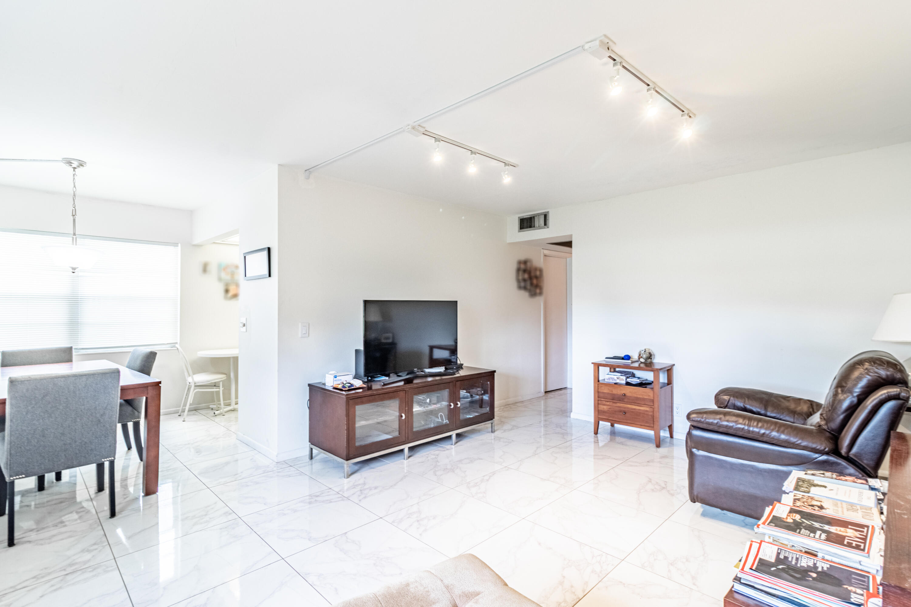 5 Preston A Boca Raton, FL 33434 - Photo 5 of 21 Living Room/Dining Room