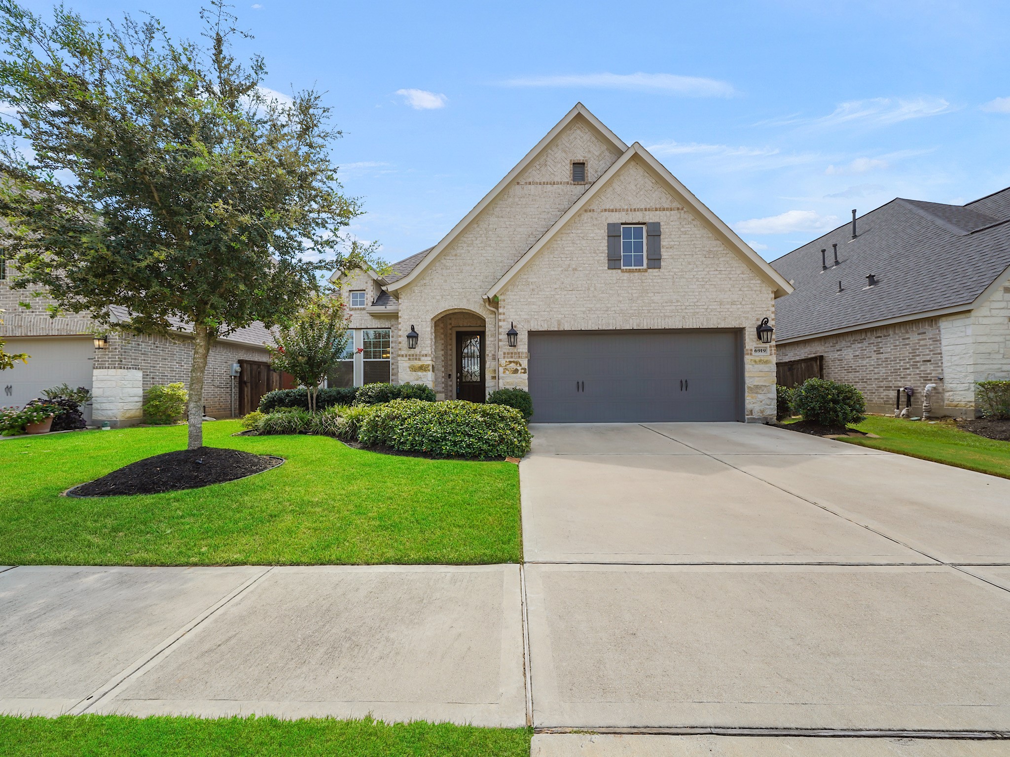 6919 Myrtle Drive Katy, TX 77493 - Photo 4 of 38 a view of backyard of house with green space