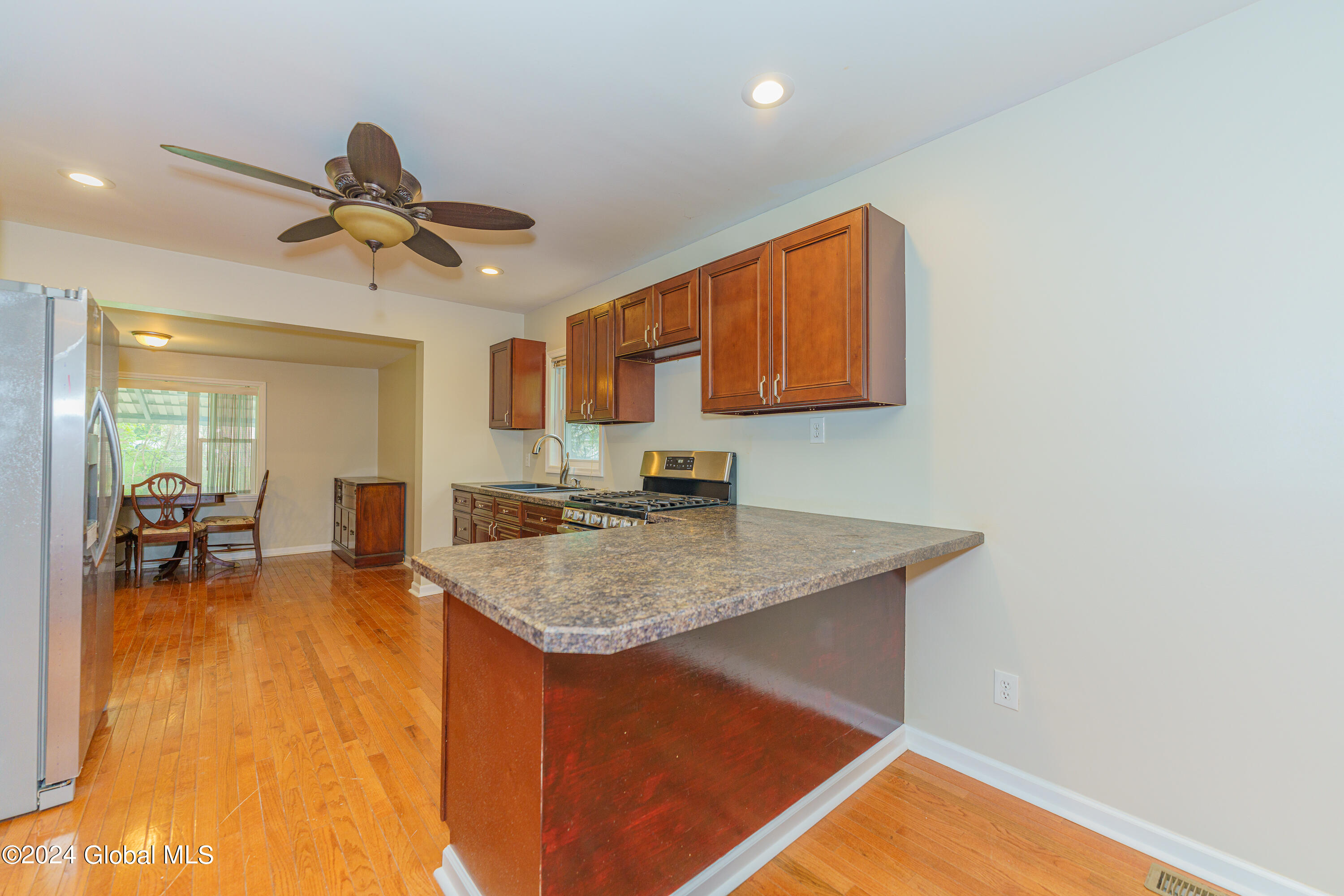 122 Gifford Road Schenectady, NY 12304 - Photo 11 of 38 3 Kitchen 2