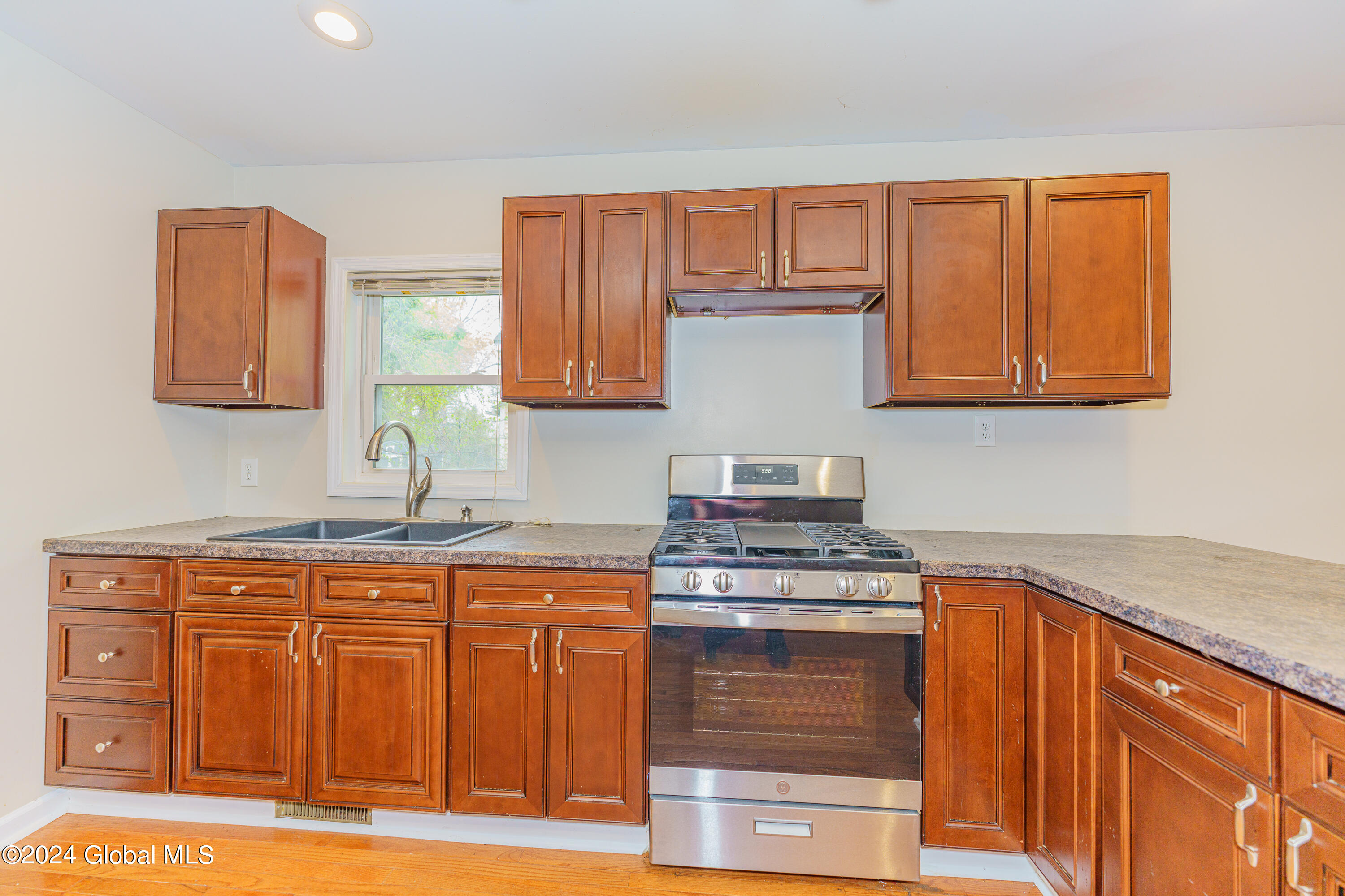 122 Gifford Road Schenectady, NY 12304 - Photo 12 of 38 3 Kitchen 3