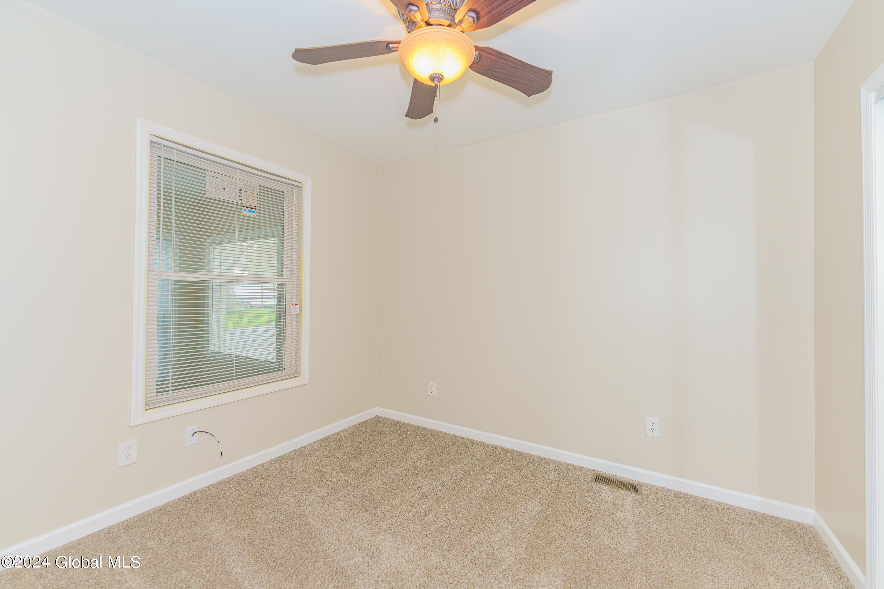 122 Gifford Road Schenectady, NY 12304 - Photo 17 of 38 5 Bedroom 2