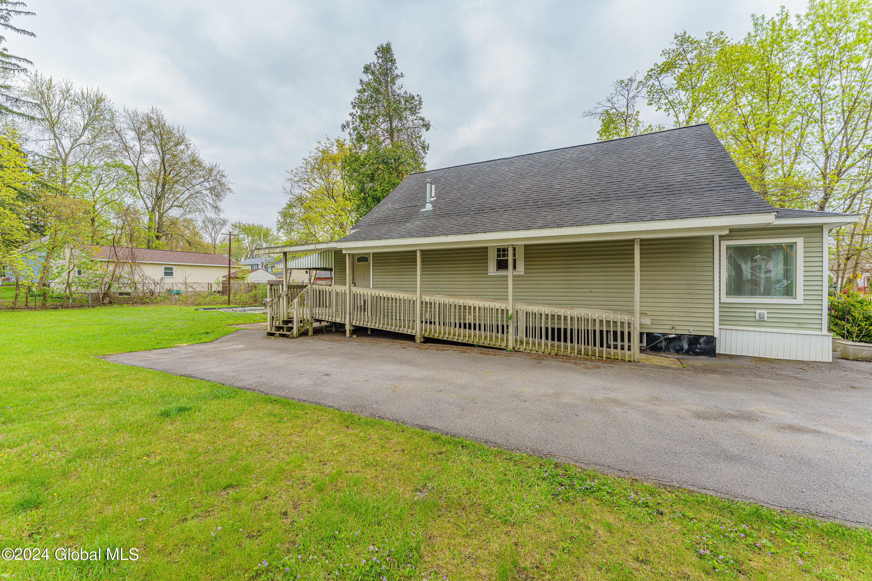 122 Gifford Road Schenectady, NY 12304 - Photo 31 of 38 Yard 4