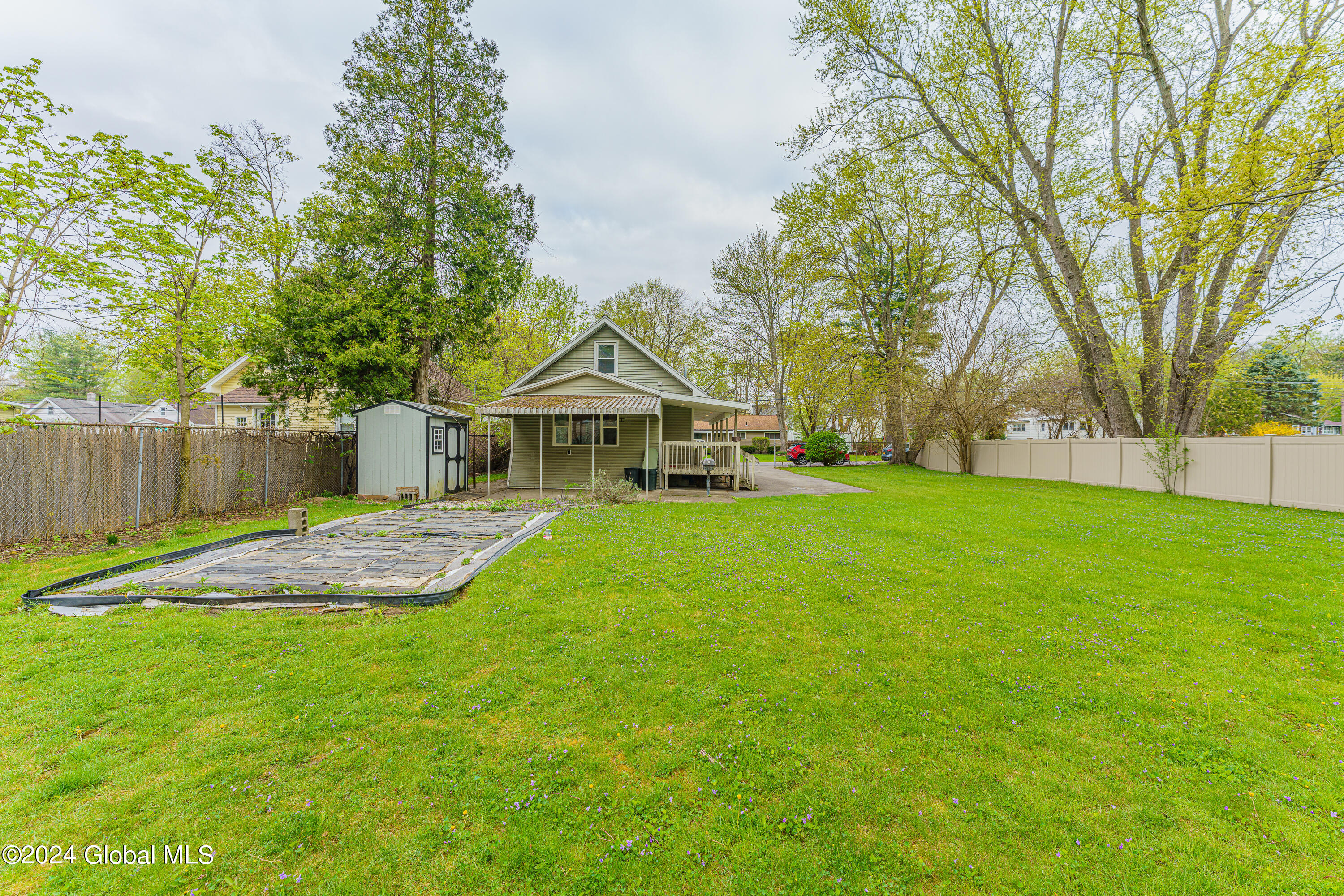 122 Gifford Road Schenectady, NY 12304 - Photo 35 of 38 Yard 6