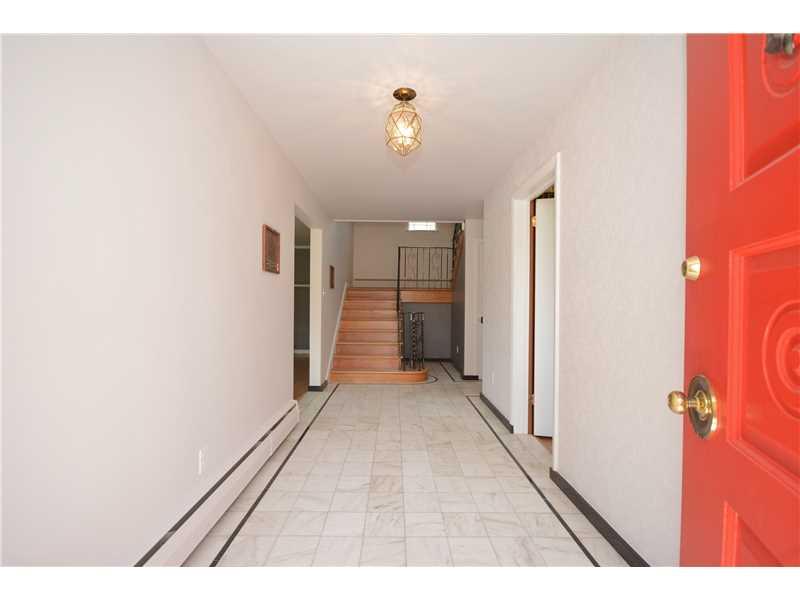 Entry/Foyer. 