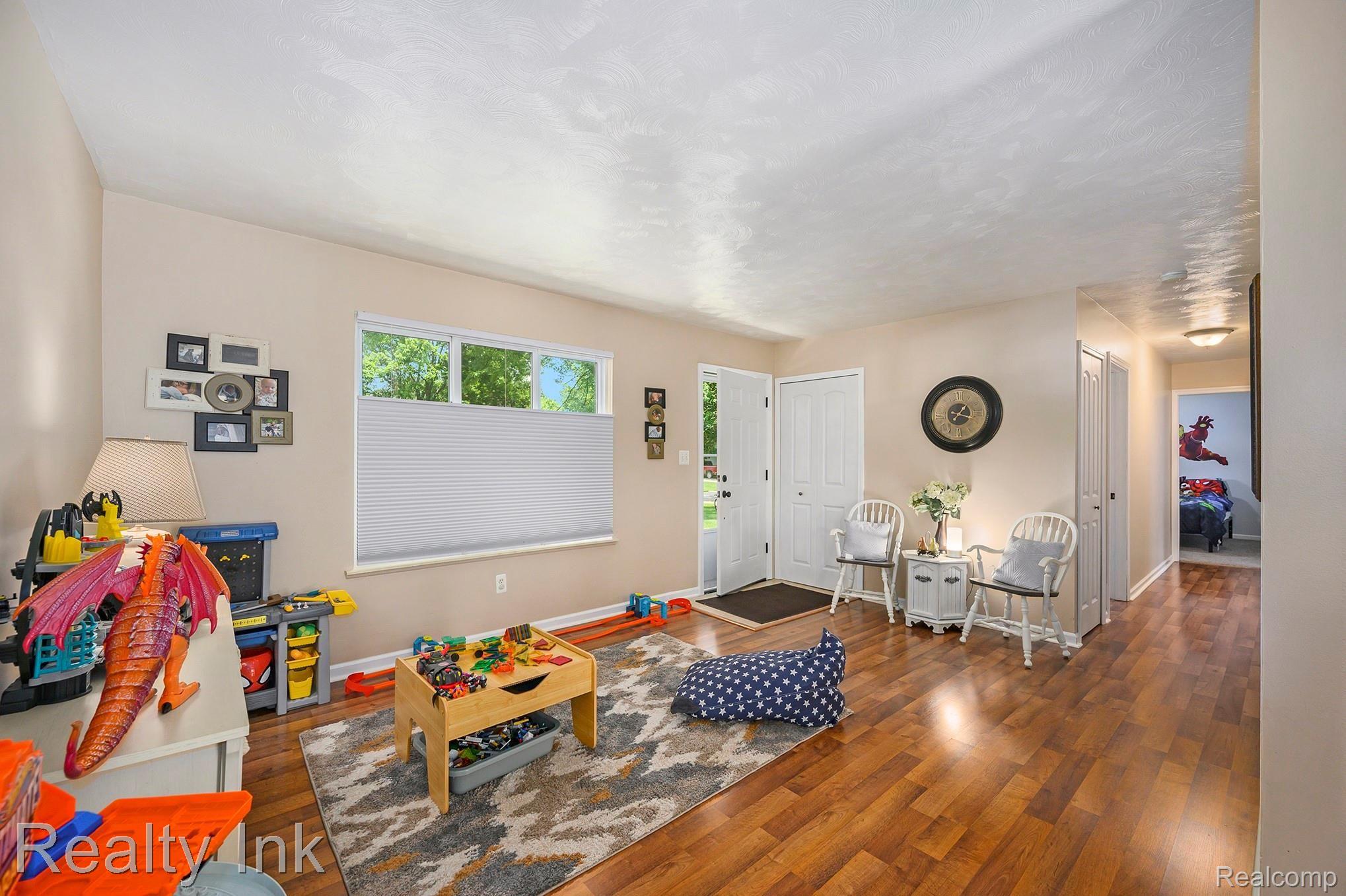 61803 Rambling Way South Lyon, MI 48178 - Photo 7 of 27 61803 Rambling_6.jpg