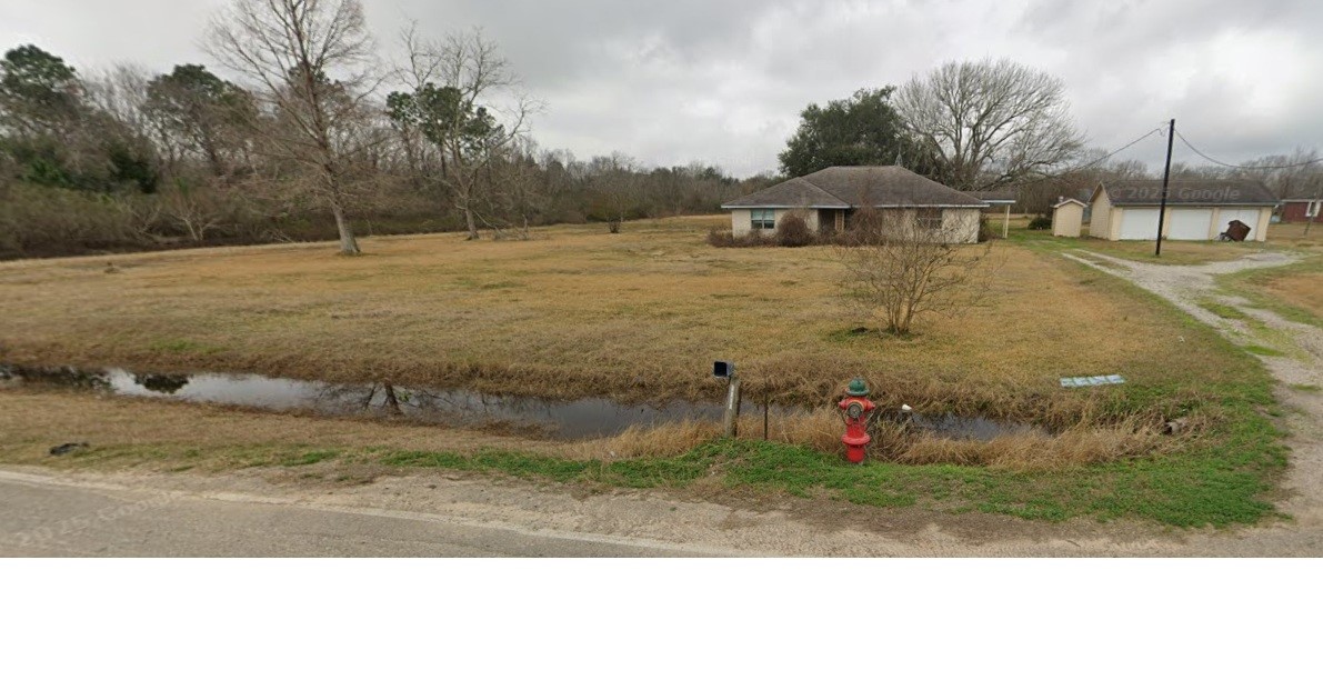 7010 Iowa Lane Manvel, TX 77578 - Photo 4 of 4 a view of a yard