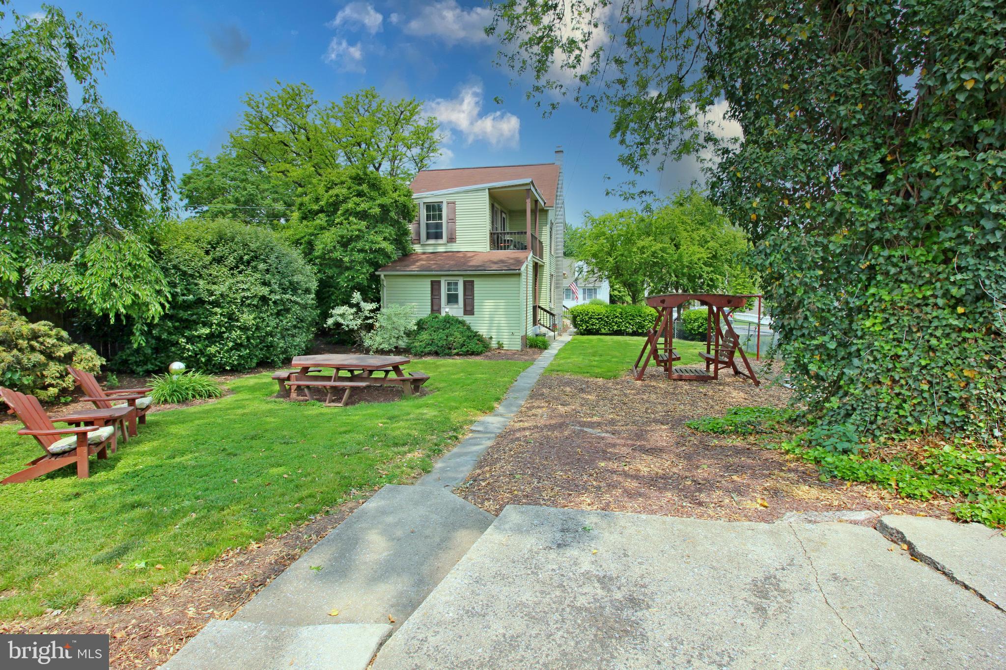 112 Leaman Street Lititz, PA 17543 - Photo 3 of 40