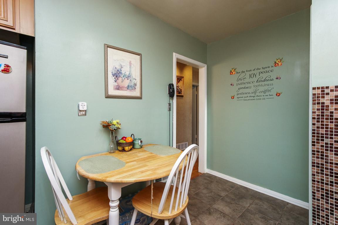 7406 Rockridge Road Baltimore, MD 21208 - Photo 11 of 38 Kitchen (matching appliances)