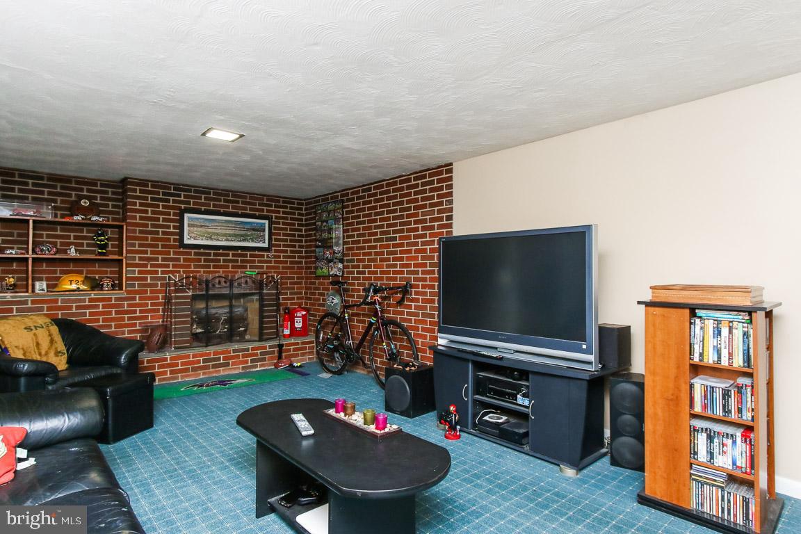 7406 Rockridge Road Baltimore, MD 21208 - Photo 24 of 38 Family room