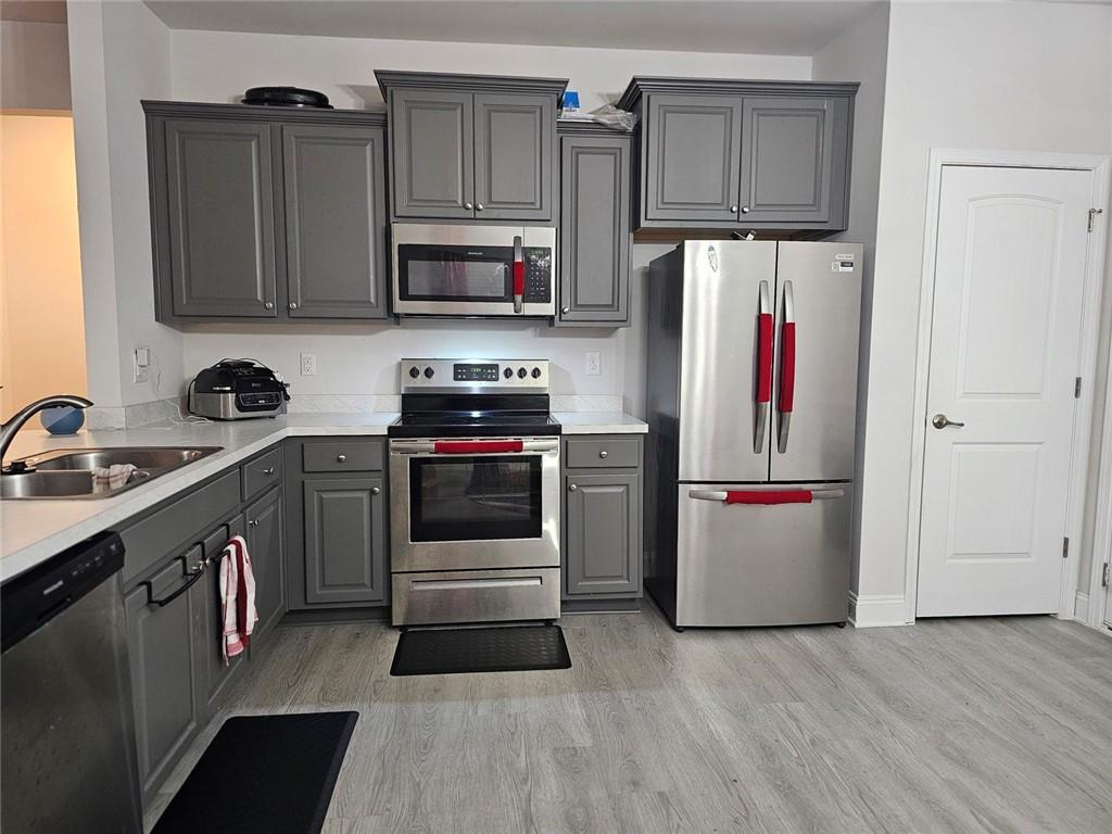 2153 Red Oak Circle Union City, GA 30291 - Photo 21 of 34 a kitchen with stainless steel appliances a refrigerator stove and microwave
