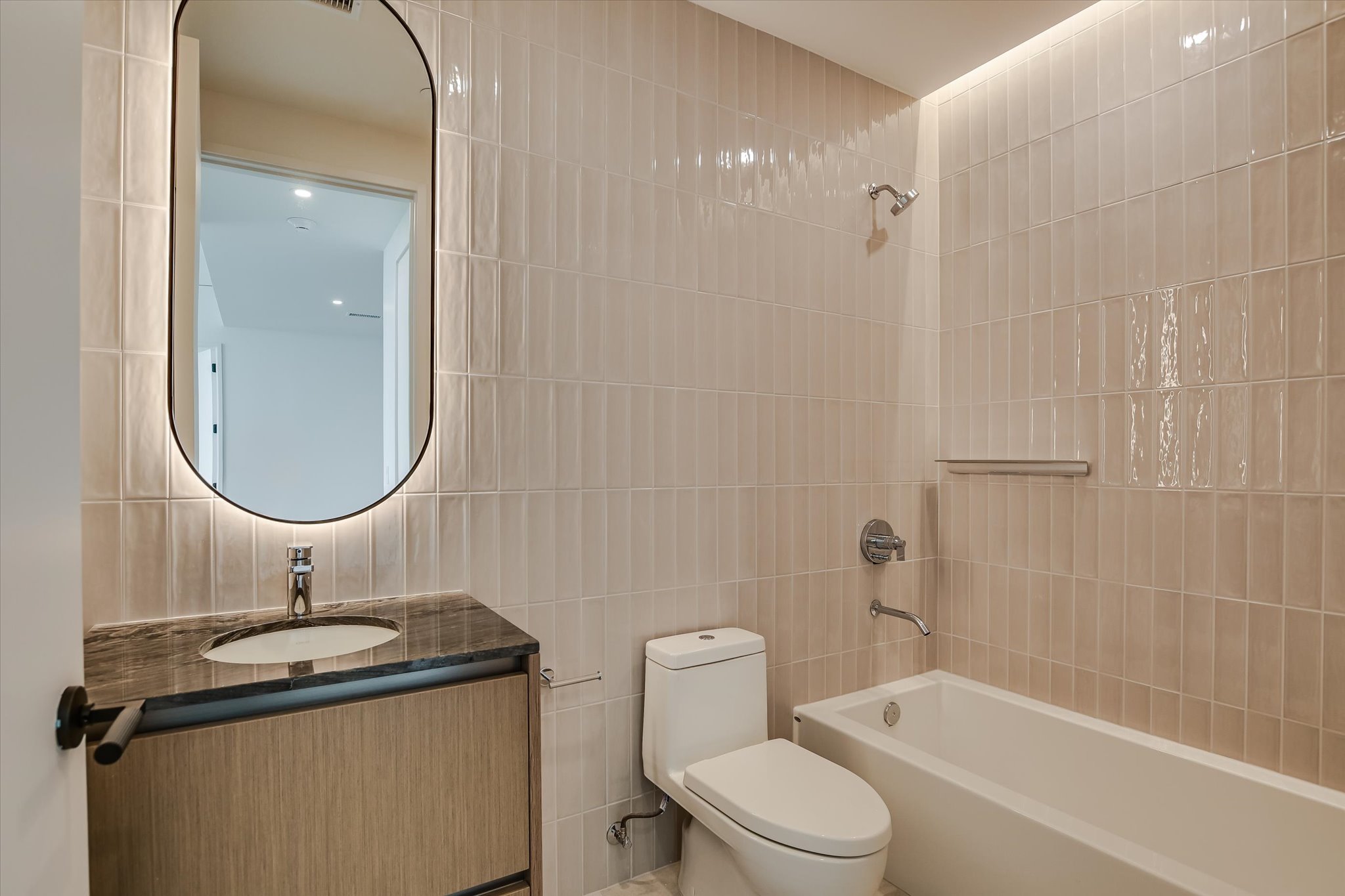 610 Davis Street, Unit 4704 Austin, TX 78701 - Photo 19 of 40 a bathroom with a granite countertop toilet a sink and bathtub