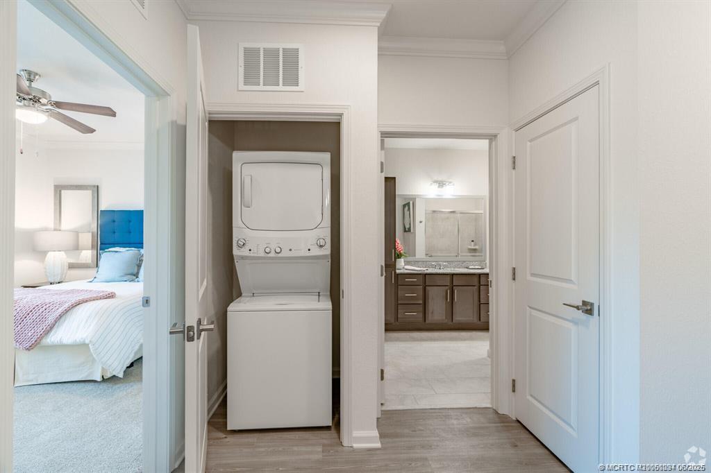 1924 Northwest Federal Highway, Unit 3201 Stuart, FL 34994 - Photo 6 of 16 a en suite bathroom with a sink and a mirror