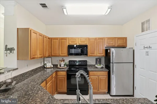 $3,100 | 1600 Spring Gate Dr., Unit 2204, McLean, VA 22102