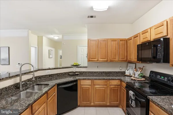 $3,100 | 1600 Spring Gate Dr., Unit 2204, McLean, VA 22102