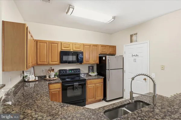 $3,100 | 1600 Spring Gate Dr., Unit 2204, McLean, VA 22102