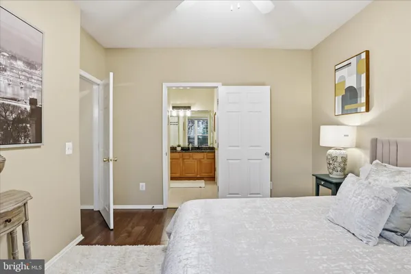 $3,100 | 1600 Spring Gate Dr., Unit 2204, McLean, VA 22102