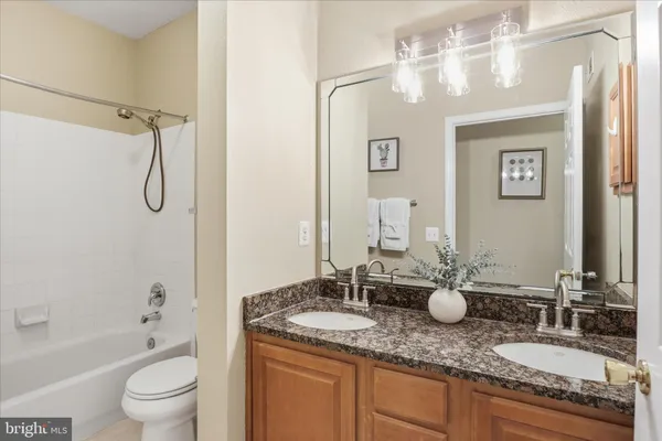 $3,100 | 1600 Spring Gate Dr., Unit 2204, McLean, VA 22102