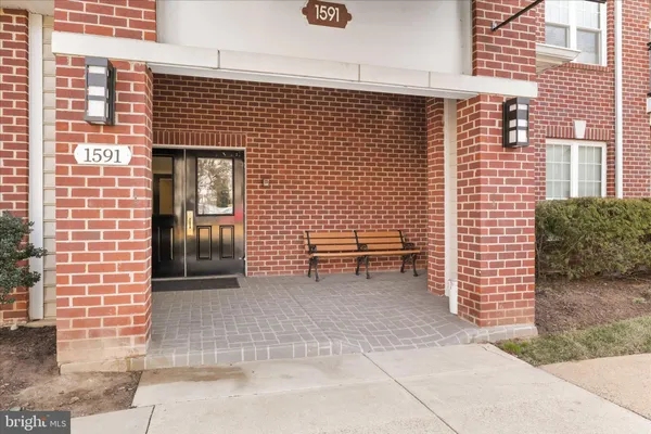 $3,100 | 1600 Spring Gate Dr., Unit 2204, McLean, VA 22102