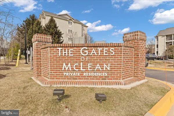 $3,100 | 1600 Spring Gate Dr., Unit 2204, McLean, VA 22102