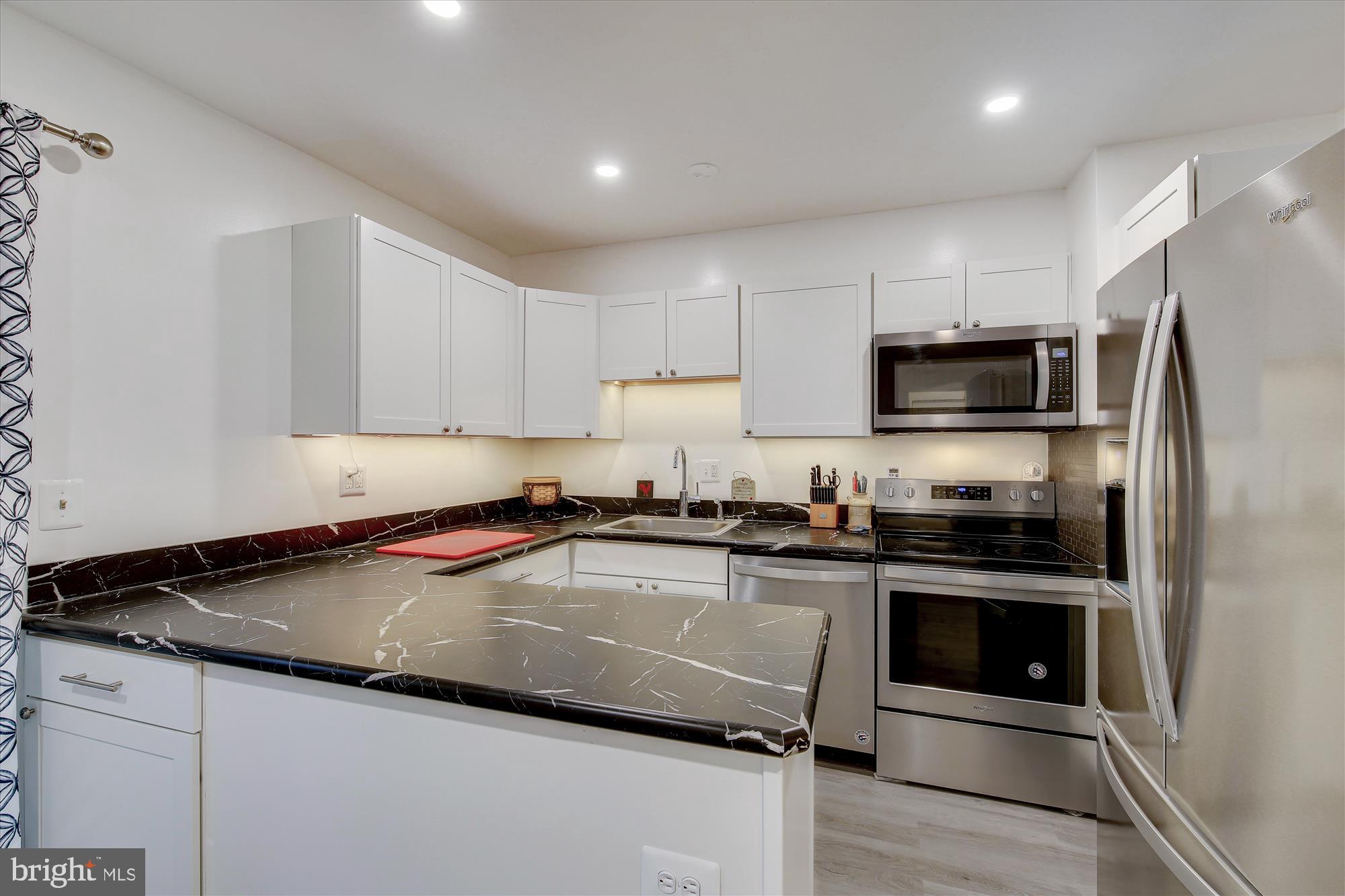 17721 Buehler Road, Unit 13 Olney, MD 20832 - Photo 11 of 42 Updated Kitchen