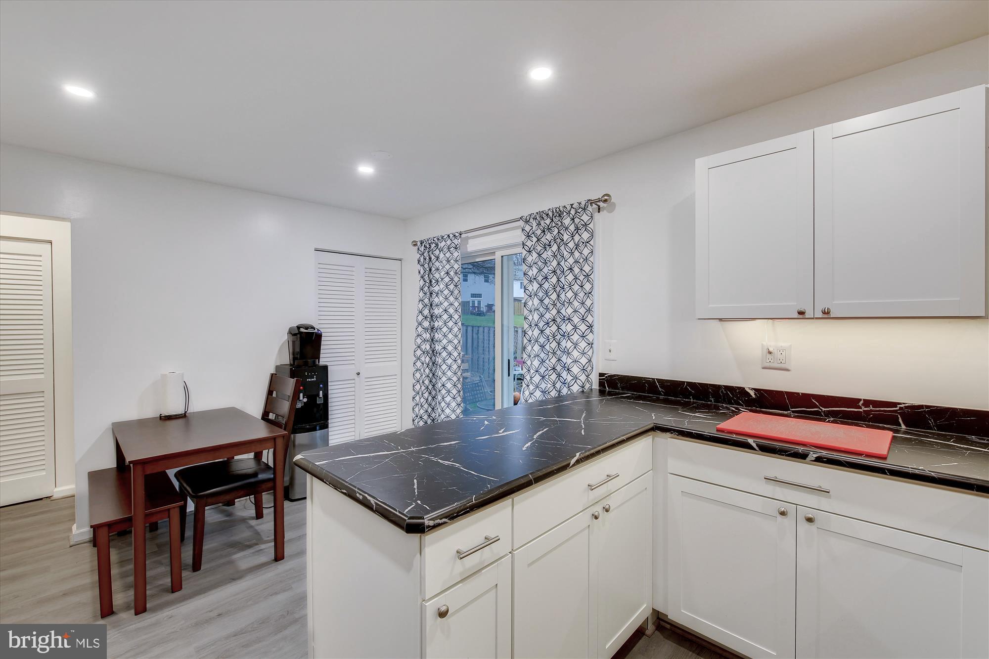 17721 Buehler Road, Unit 13 Olney, MD 20832 - Photo 12 of 42 Plenty of table space