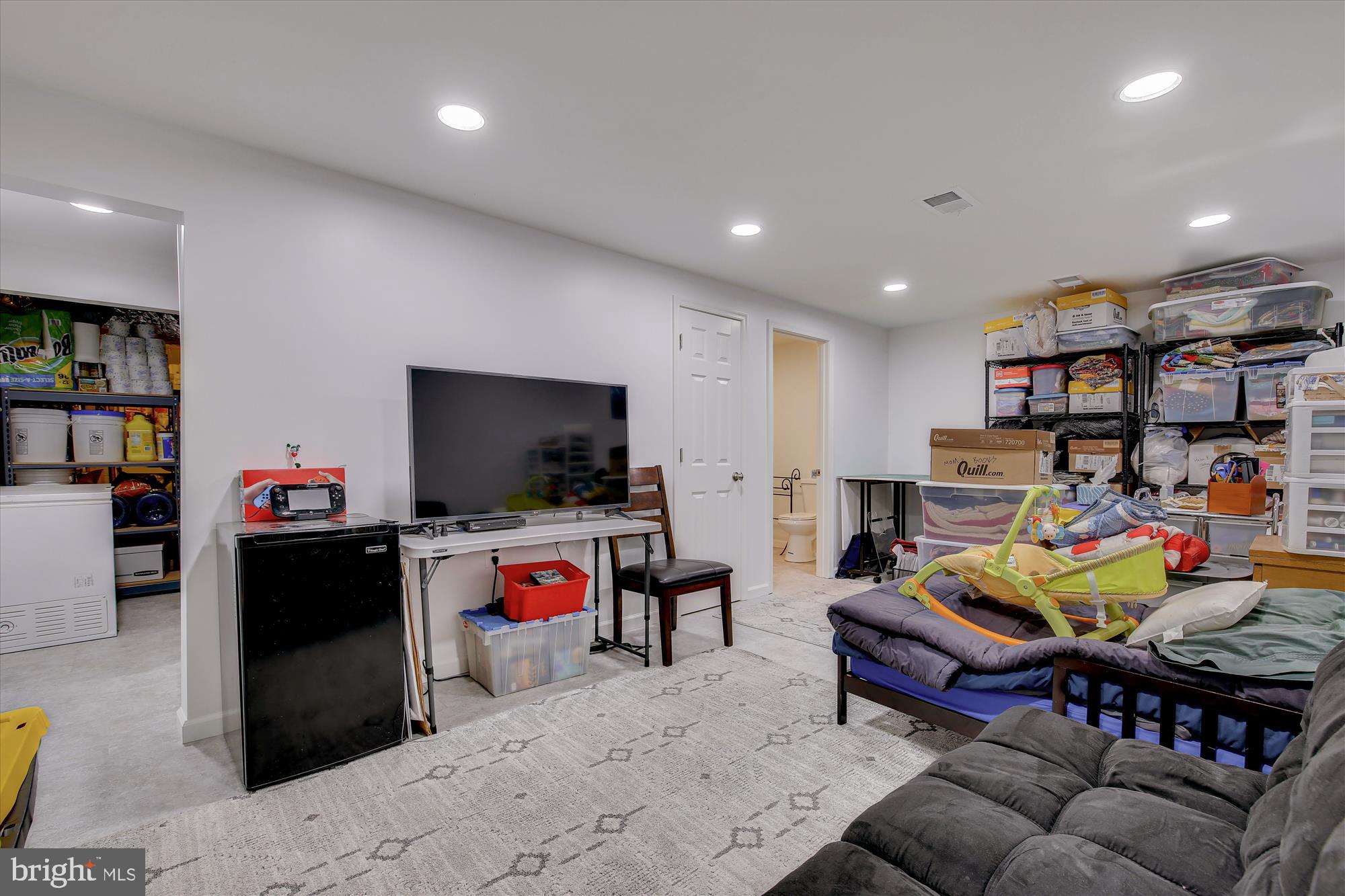 17721 Buehler Road, Unit 13 Olney, MD 20832 - Photo 30 of 42 Family Room