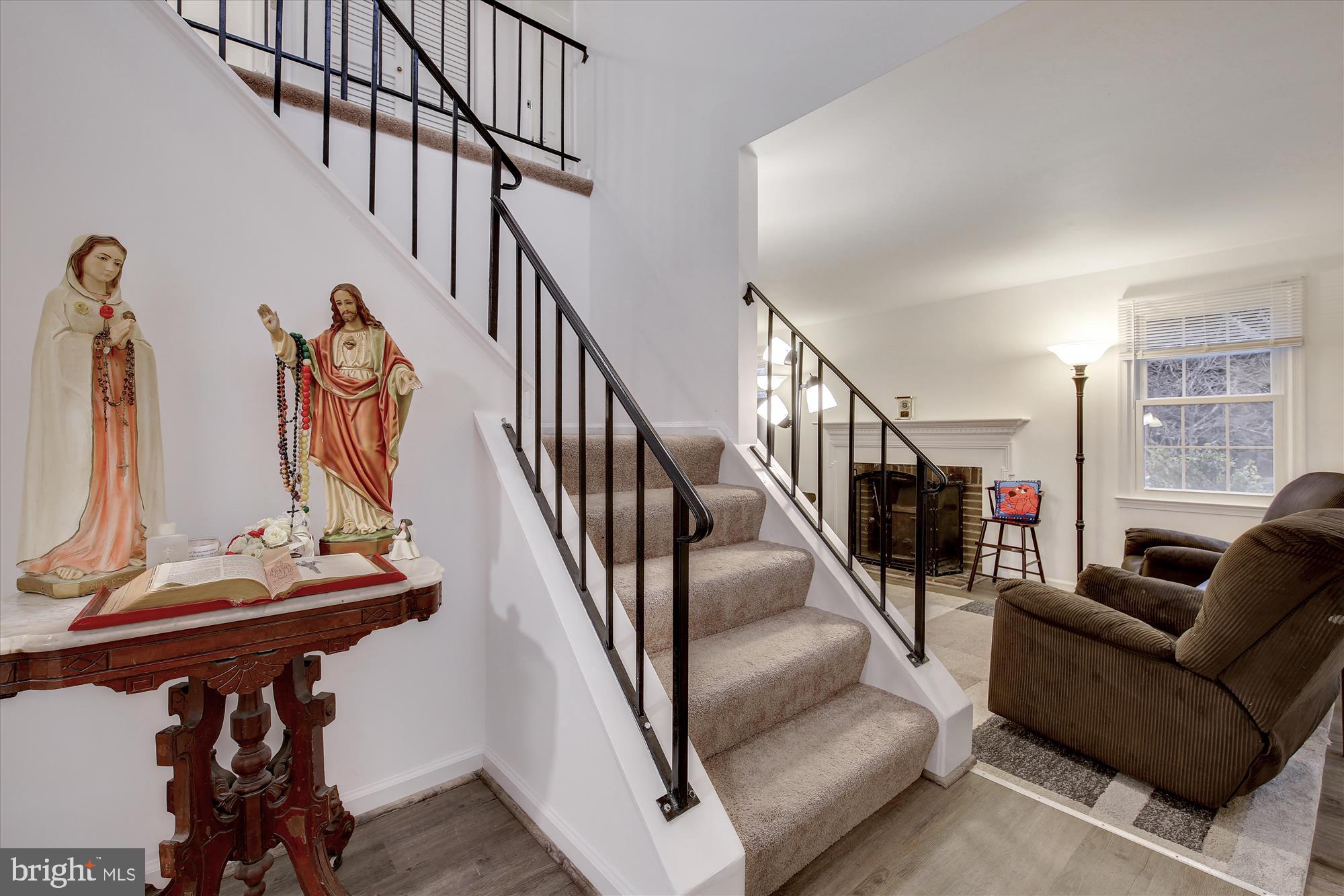 17721 Buehler Road, Unit 13 Olney, MD 20832 - Photo 6 of 42 Foyer with entrance to living room